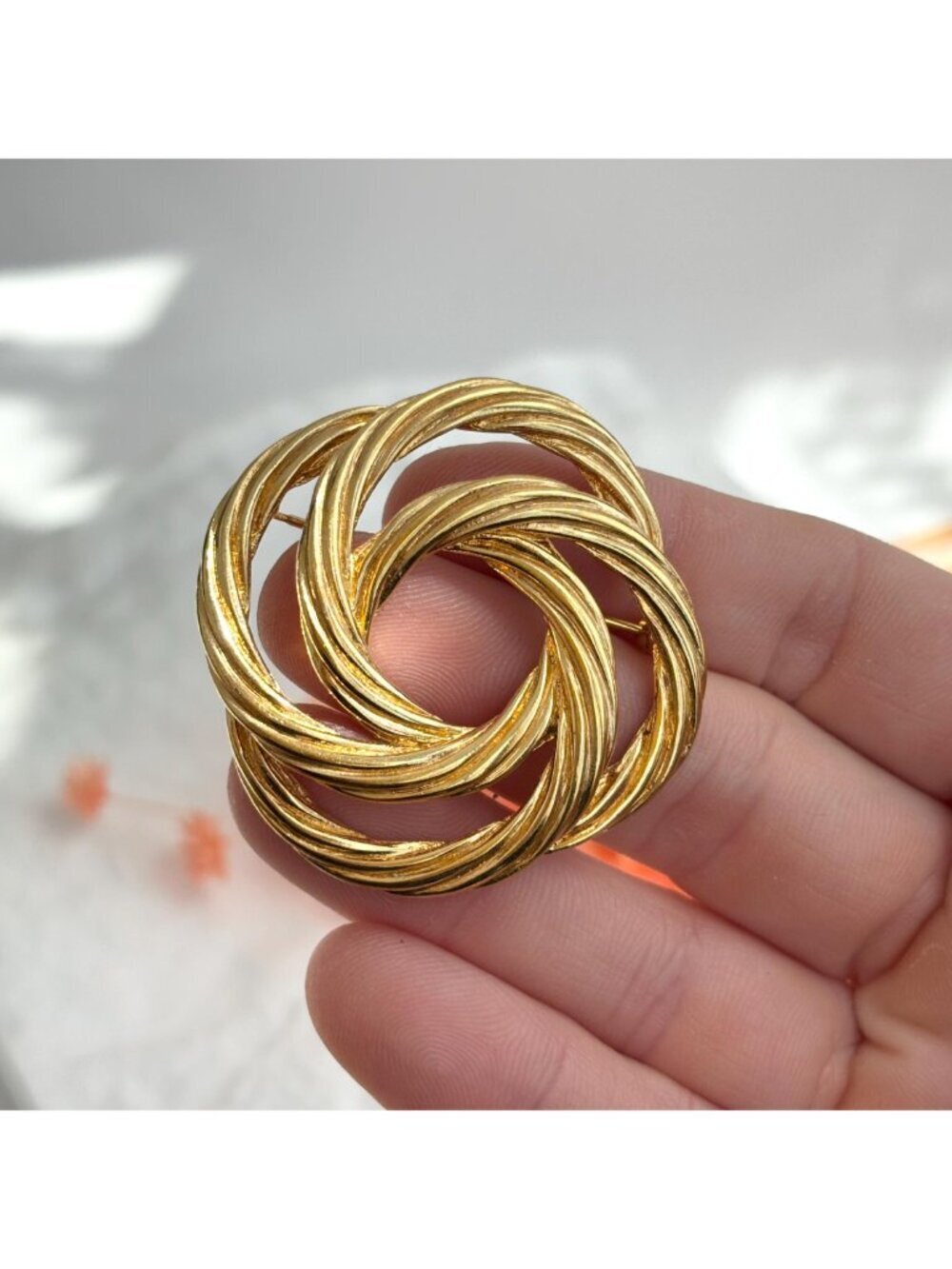 Monet Signed Abstract Braided Gold Toned 80's Vintage Costume Jewelry Brooch - Picture 7 of 8